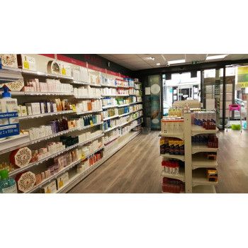 Gondole murale pour un agencement de pharmacie