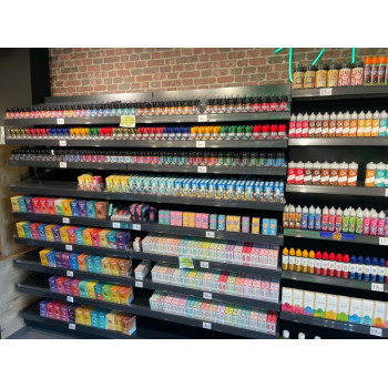 Presentoir incliné de produits pour cigarette electronique