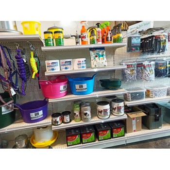 Presentation dans une animalerie de produits equins