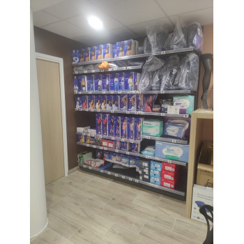 Rayonnage pharmacie Isère – Présentation murale moderne