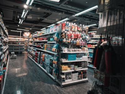 Quels sont les principaux types de supports de PLV sur le lieu de vente ?